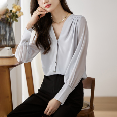 批发实拍高端乔其纱双层<b class='q'>衬衫</b>女2026春季V领轻奢气质简约<b class='q'>时尚</b>宽松上衣