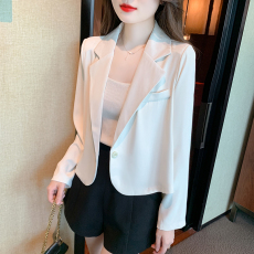 批发2026秋装大码女装<b class='q'>小西装</b><b class='q'>短款</b>外套小个子设计感西服上衣M-4XL200斤
