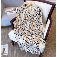 批发实拍2026春装大码女装抽绳碎花连衣裙收腰显瘦设计感裙