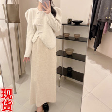 批发小香风浣熊绒盘扣针织开衫女<b class='q'>春</b>季温柔风软糯不规则加厚毛衣外套