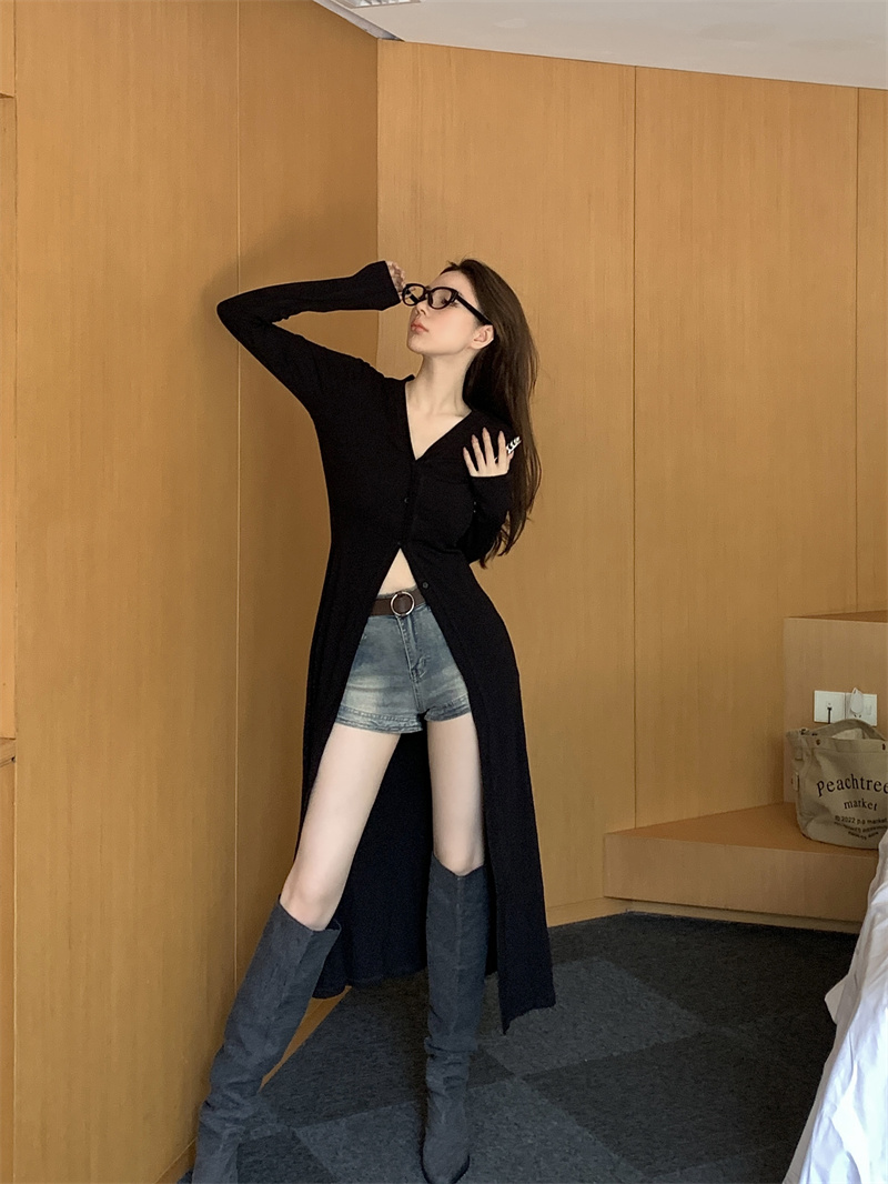 Real shot of V-neck, lazy, slim, long, high-waisted and slim cardigan sweater dress