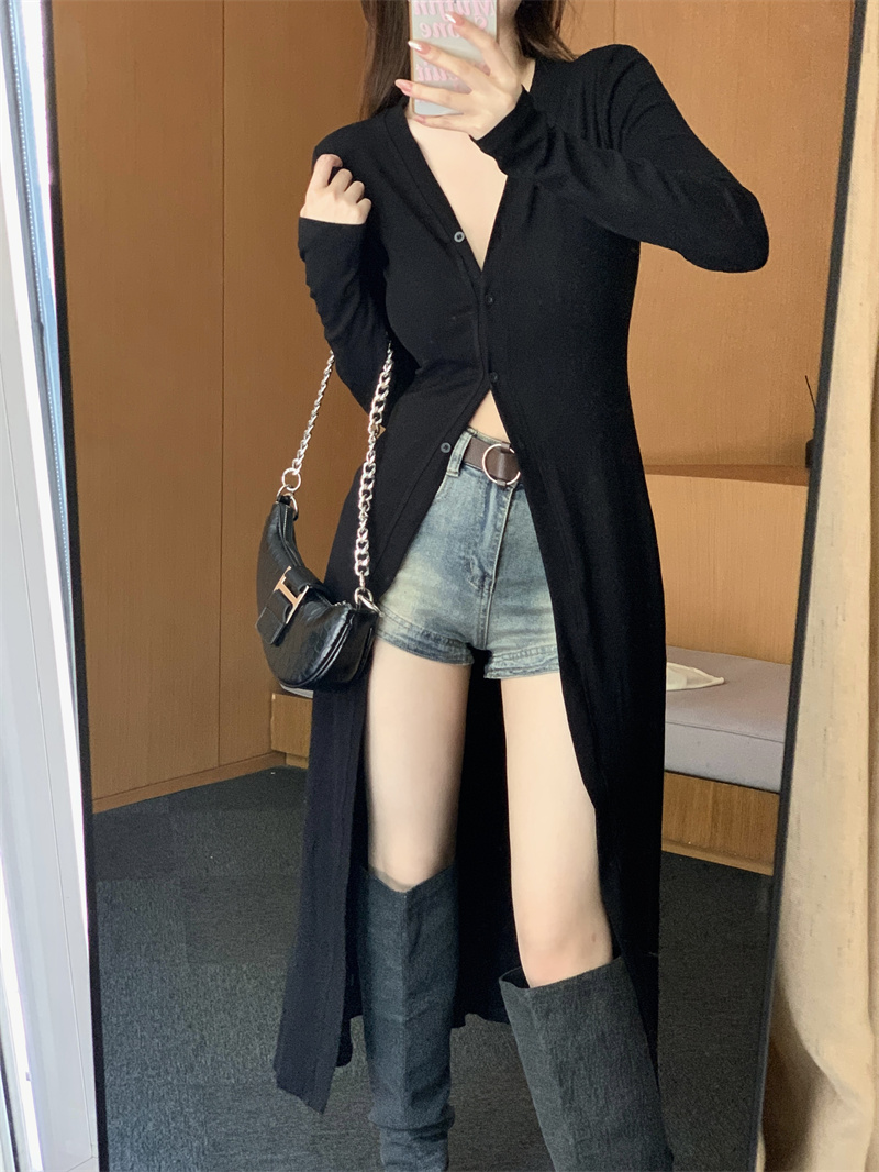 Real shot of V-neck, lazy, slim, long, high-waisted and slim cardigan sweater dress