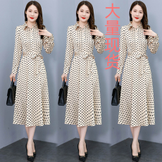 批发实拍长袖<b class='q'>波点</b>真丝缎面连衣裙2026春季新款收腰中款女装中长裙