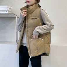 羽绒马甲女2023新款铆钉短款白鸭绒立领韩版宽松休闲坎肩背心外穿