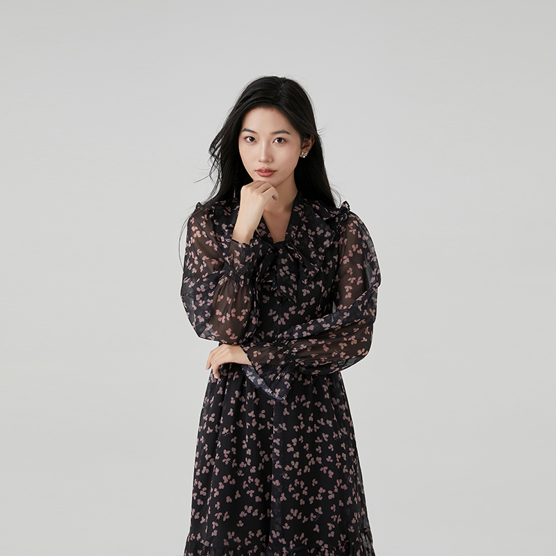 실사 2025 가을 새로운 프랑스식 검정색 꽃무늬 쉬폰 드레스 허리 수축 중간 길이 스커트 프릴 숙녀