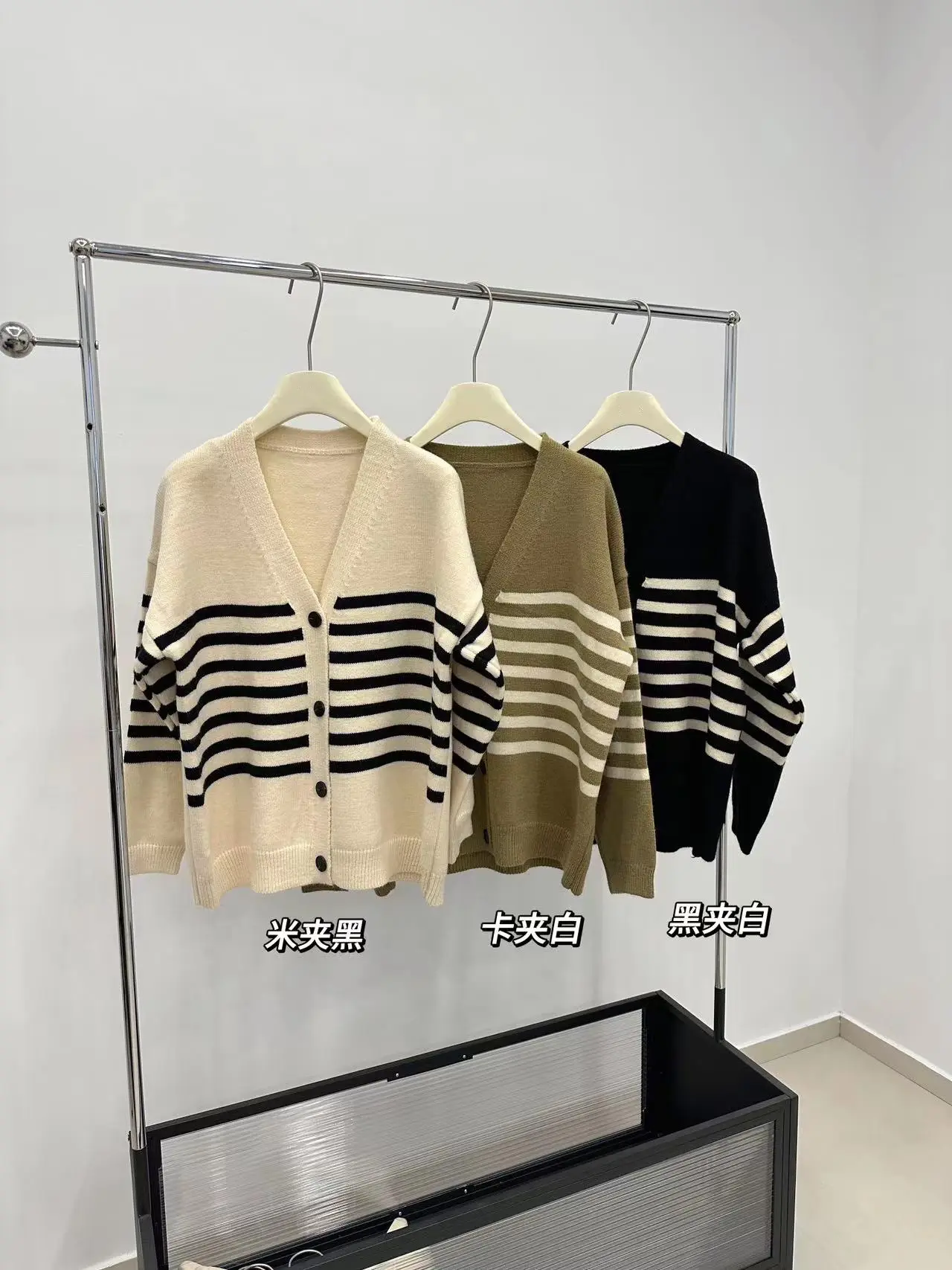 스트라이프 V넥 울 가디건 상세 이미지 1