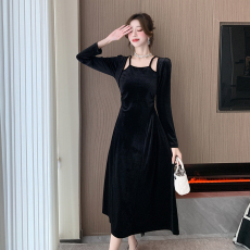 法式丝绒连衣裙女2023秋季新款黑色复古假两件设计感褶皱收腰长裙
