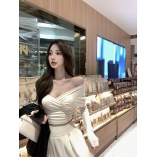 批发实拍 法式交叉褶皱V领上衣+超大<b class='q'>裙</b>摆垂感半身<b class='q'>伞</b><b class='q'>裙</b>