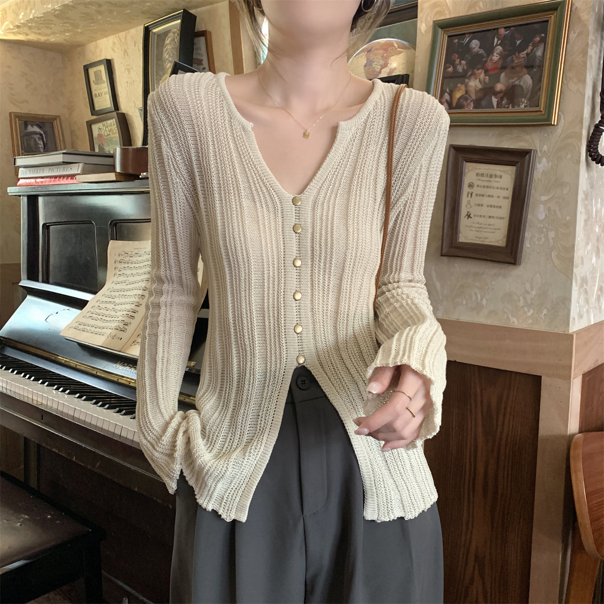 Actual shot of autumn and winter Korean style V-neck ice linen slit button design knitted long-sleeved bottoming sweater for women