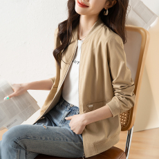 批发2023秋季新款简约百搭纯色薄贴标时尚宽松短款棒球服外套