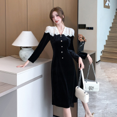 法式复古撞色蕾丝拼接丝绒连衣裙女秋季时尚休闲气质显瘦黑色长裙