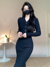 法式富家小千金连衣裙长袖V领包臀裙秋冬潮气质名媛修身针织裙女