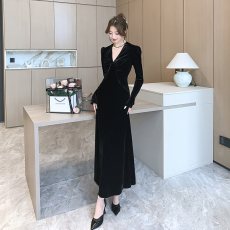 高级轻奢名媛高端女神范垂坠设计 感复古v领进口丝绒礼服连衣裙