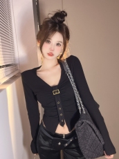 实拍设计感小众v领长袖t恤女秋季辣妹别致短款打底衫修身显瘦上衣