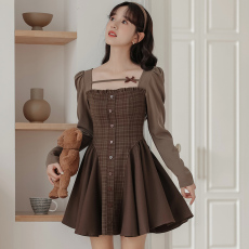 2023秋冬新款时髦设计感棕色格纹收腰显瘦伞裙甜酷风连衣裙