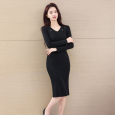 实拍 控70 配大衣针织连衣裙女秋冬内搭修身显瘦v领毛衣打底长裙