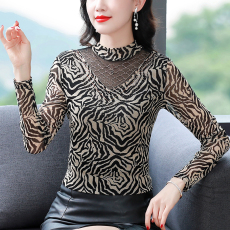 现货！半高领印花打底衫长袖女秋冬气质修身洋气内搭上衣遮肚小衫