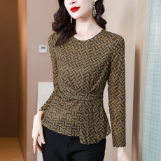 批发实拍2026春季新款圆领时尚百搭小衫洋气修身气质长袖打底衫女