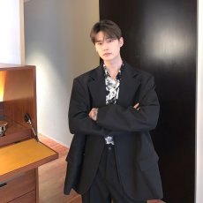 批发秋季百搭小众金属西服外套垫肩高级感黑西装休闲宽松雅痞休闲上衣