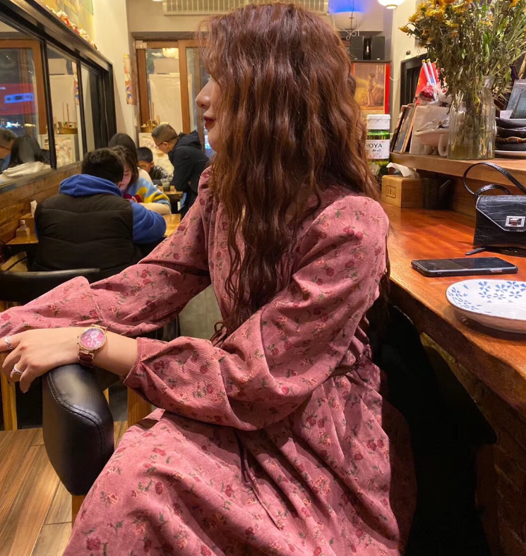 가을 의상 새로운 빅 사이즈 여성 의류 코듀로이 꽃무늬 표지 넓적 다리 롱 스커트 장미 드레스