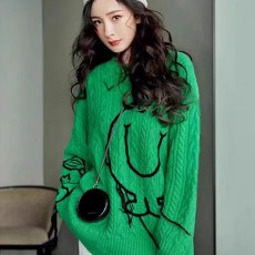 杨幂明星同款2023秋冬绿色圆领笑脸刺绣流苏毛绒绞花针织衫毛衣女