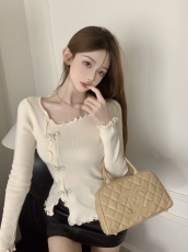 实拍 新款木耳边斜领长袖打底衫女秋季金属蝴蝶结拼接不规则上衣