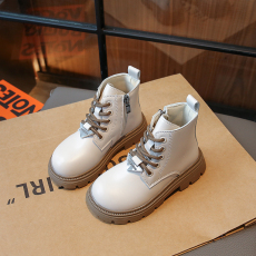 批发儿童靴子秋季新款女孩时尚短靴软底皮靴子马丁靴