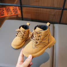 批发英伦风男童马丁靴女宝宝软底轻便短靴2023秋冬新款儿童时尚皮靴子