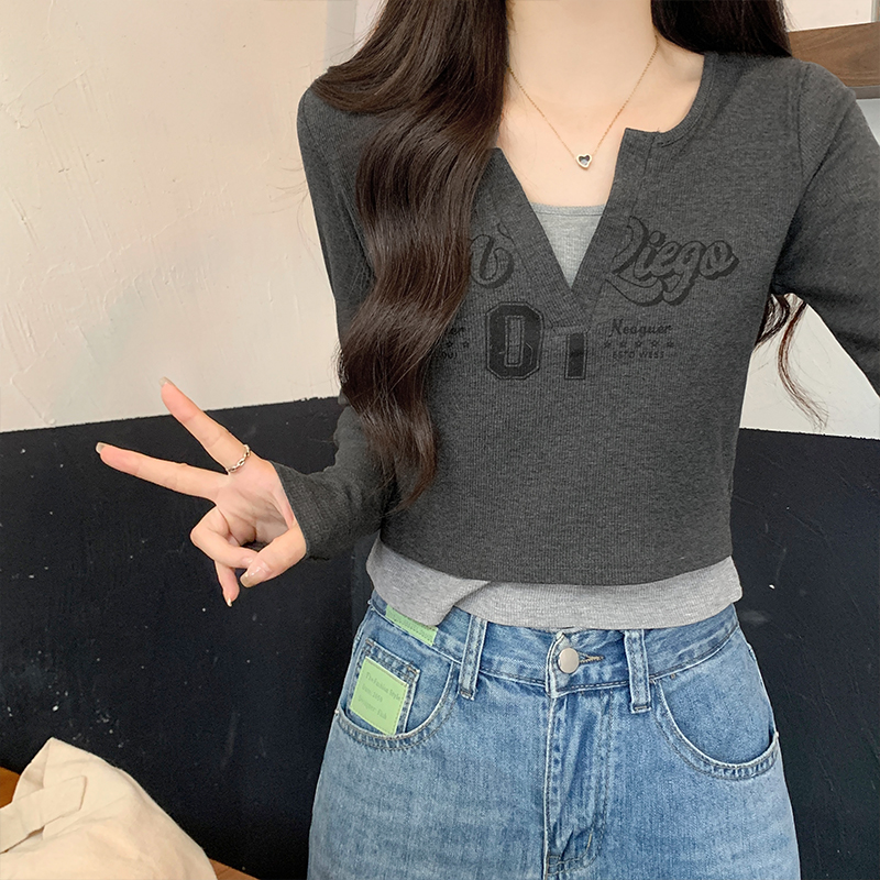 Real shot, real price, fake two-piece v-neck long-sleeved T-shirt for women, autumn design, contrasting color splicing, slim-fitting short printed top