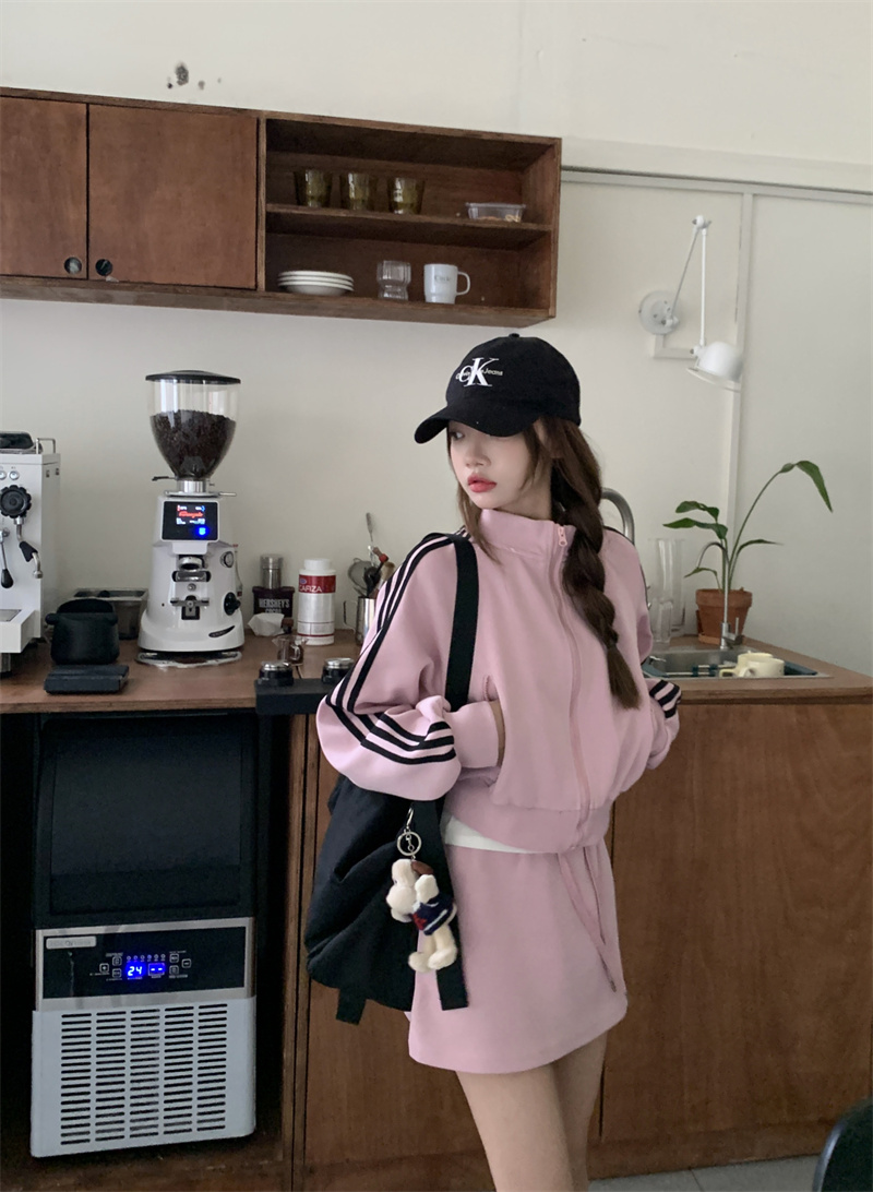 실사 재고 있음 여성 의류 핑크색 후드티 치마 세트 미니 스커트 여자 가을 의상 고급 센스 캐주얼 투피스 세트 외국 가스