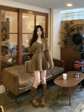 实拍大码女装高级感西装外套短款秋吊带百褶连衣裙两件套套装