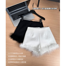 批发luna潞娜秋<b class='q'>冬</b>新品黑色短裤纯欲设计感高腰毛毛短裤
