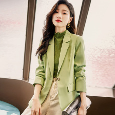 高级感绿色小西装外套新款时尚洋气减龄设计感高端职业西服上衣秋