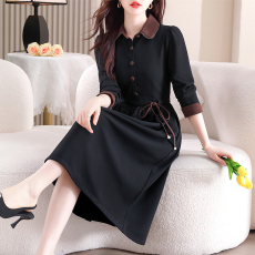 批发华夫格咖啡色单层有弹力系带收腰有口袋减龄显瘦长袖花边领<b class='q'>连衣裙</b>