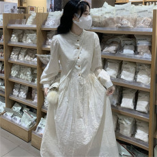 批发实拍复古木耳边重工刺绣百搭<b class='q'>连衣裙</b>秋季长袖立领<b class='q'>棉布</b>打底裙子