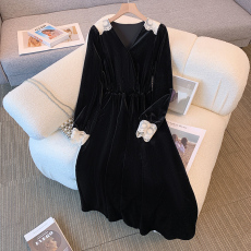 实拍2023新款赫本风法式黑色丝绒V领显瘦拼接蕾丝气质连衣裙