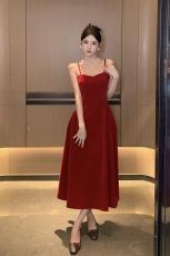 实拍 法式复古红色丝绒吊带连衣裙春秋高腰修身中长款打底裙女
