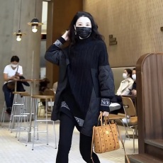 批发抖音爆款拼接加厚<b class='q'>套头毛衣</b>女中长款2023冬新款欧货宽松高领假两件
