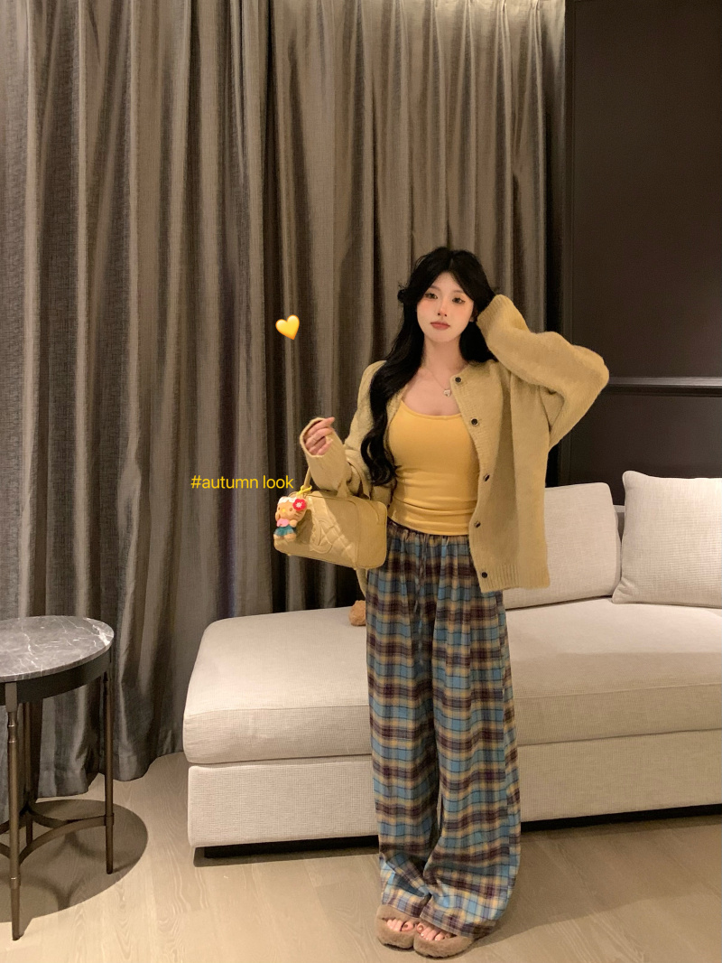 Actual shot ~ Mango pudding yellow brushed vest + lazy loose plaid pants + sweater jacket suit