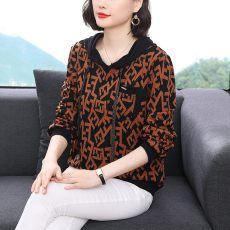 批发中老年春秋2026连帽印花卫衣大码宽松洋气时尚妈妈长袖T恤花上衣