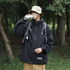 批发新款春<b class='q'>秋</b>季韩版户外港风防风防水防静电冲锋衣连帽宽松夹克风衣