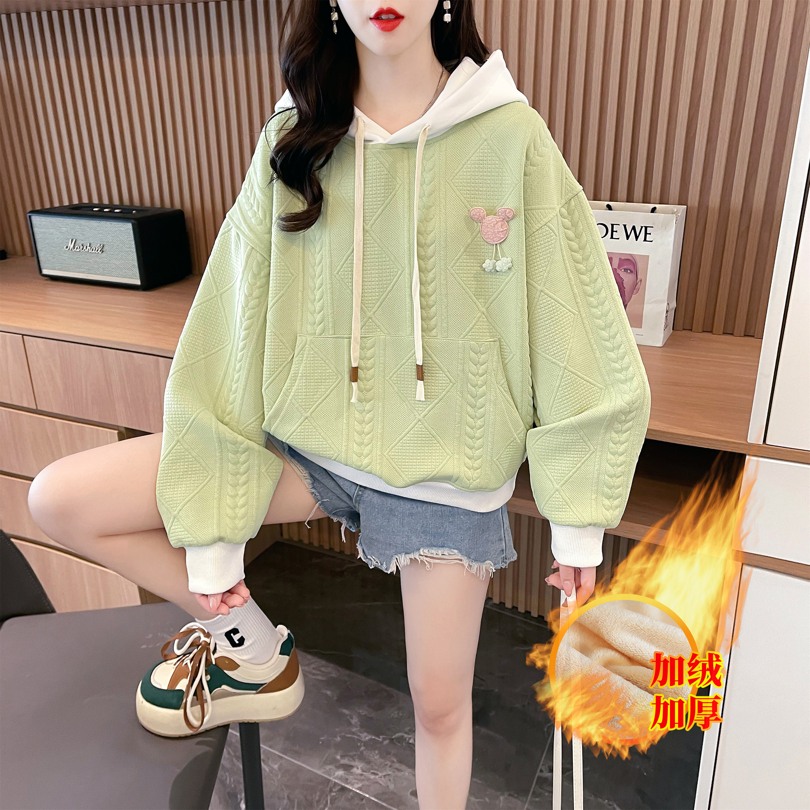 First real shot of composite Beibei velvet autumn and winter new large size women's clothing plus velvet thickened hooded sweatshirt women's jacket