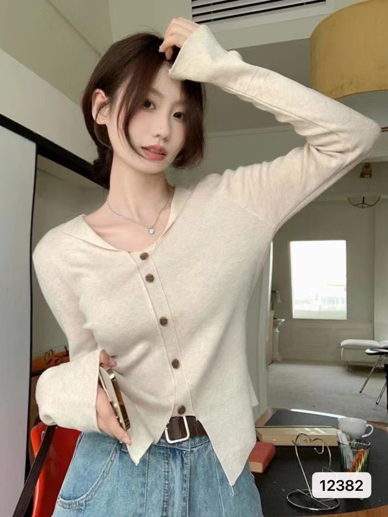 Korean style simple style autumn new versatile slim V-neck design knitted bottoming shirt fashionable tops for women