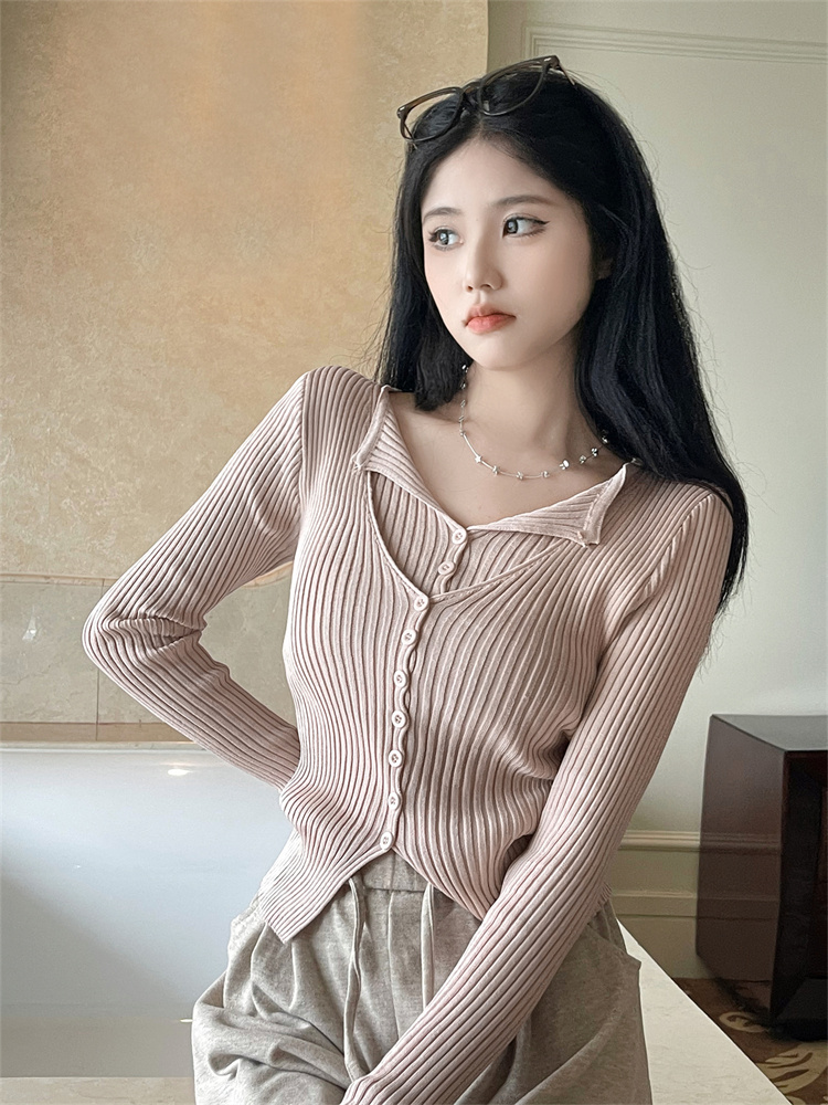 Real shot of pink V-neck fake two-piece sweater with niche design, temperament and slim-fitting bottoming top