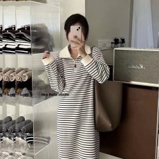 2023秋季微胖大码女装拉链门襟立领条纹中长卫衣裙