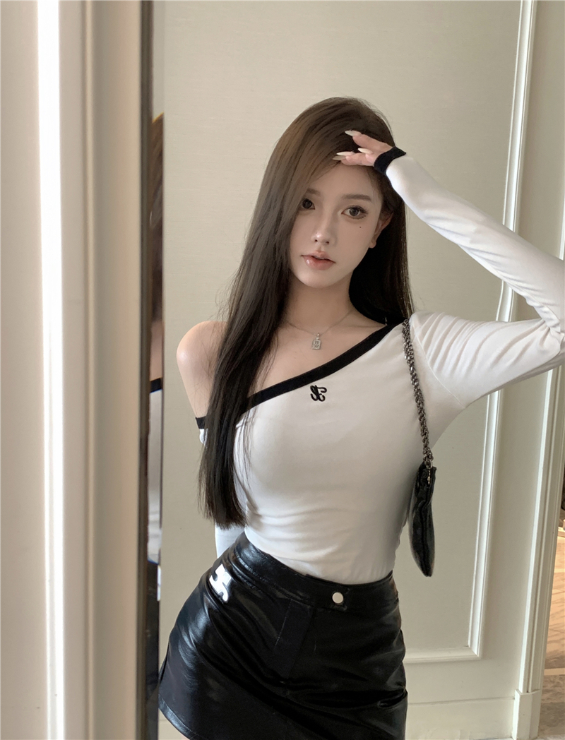 Real shot of off-shoulder long-sleeved color-blocked T-shirt top