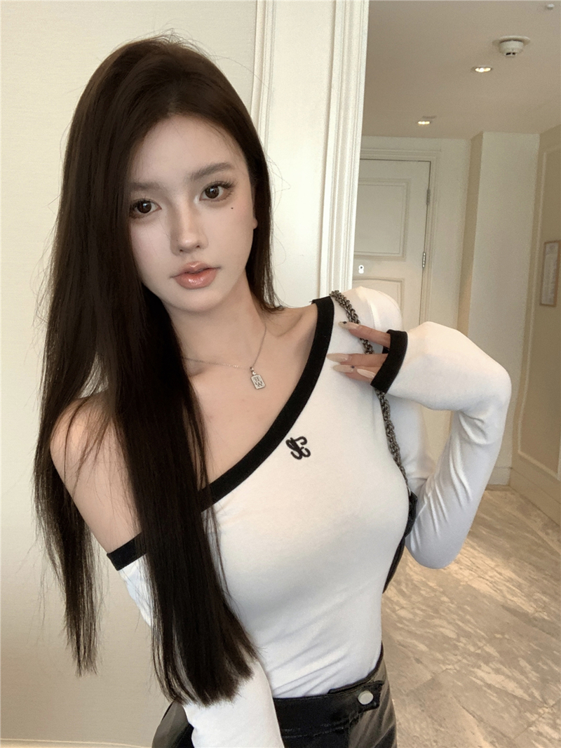 Real shot of off-shoulder long-sleeved color-blocked T-shirt top