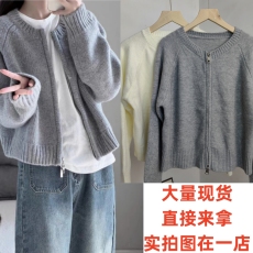 批发灰色短款毛衣<b class='q'>外套</b>女装秋冬2023新款宽松加厚拉链开衫长袖针织上衣