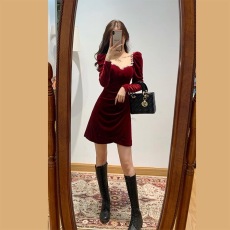 批发<b class='q'>赫</b><b class='q'>本</b><b class='q'>风</b>黑色晚礼服女名媛性感气质钻石方领金丝绒包臀连衣裙短裙冬