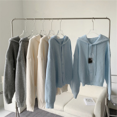 批发<b class='q'>婴儿</b>蓝连帽<b class='q'>毛衣</b>针织衫女设计感小众春秋奶系穿搭早秋上衣开衫外套